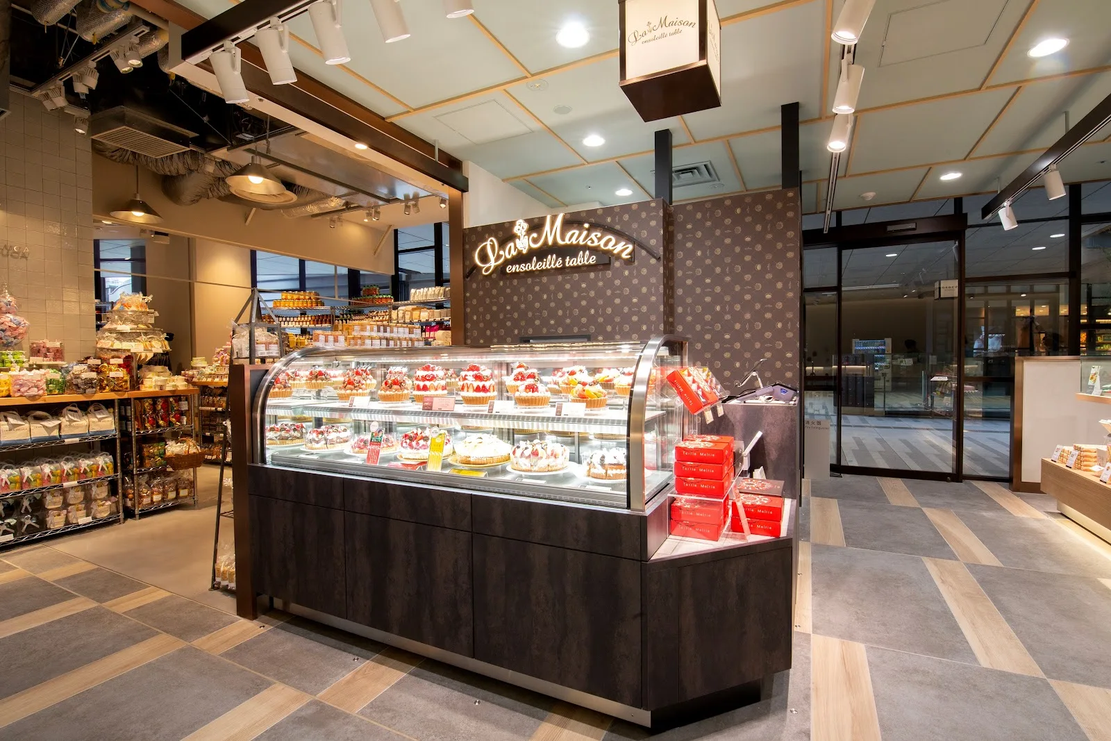 La Maison ensoleille table Patisserie OIMACHI TRACKS-ten
